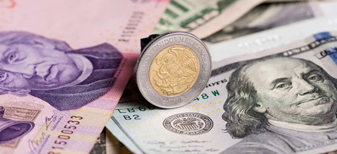 Peso concluye abril con ganancias y cierra con 19.62