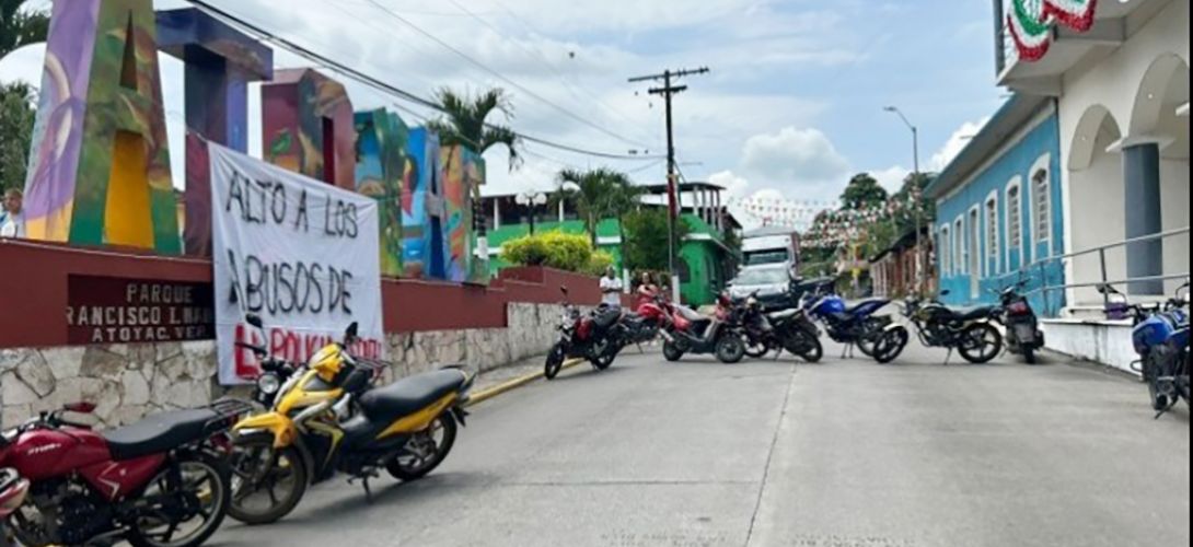 Por presuntos abusos de la SSP cierran carretera a Paso del Macho