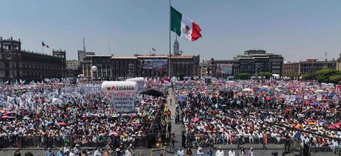 Ante más de 350 mil mexicanos y mexicanas en el Zócalo