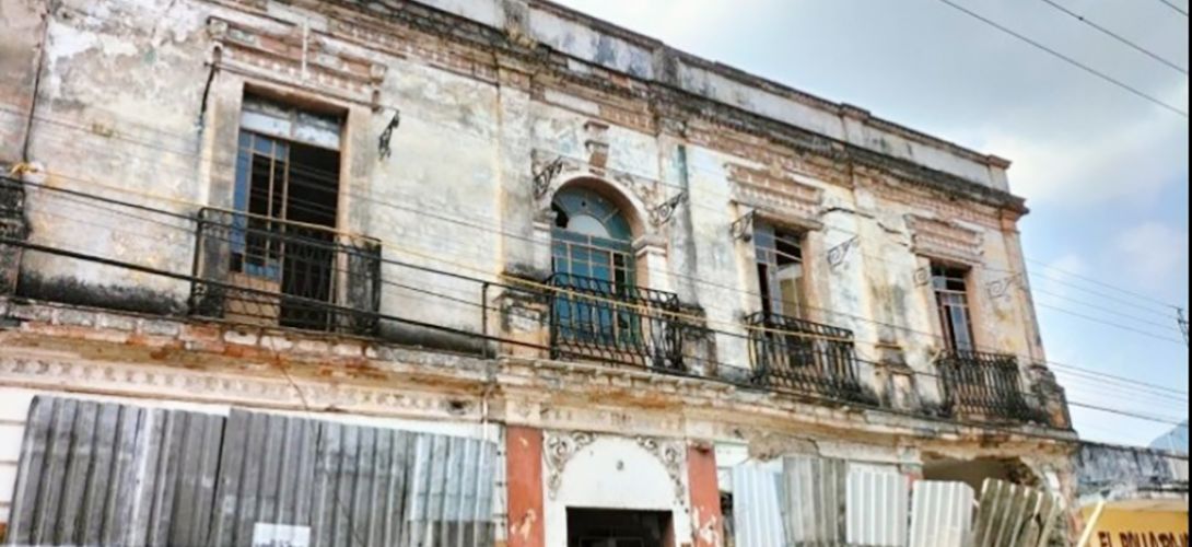 A punto de derrumbarse edificio antiguo en Orizaba