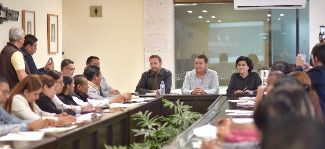 Orientan a alcaldes electos