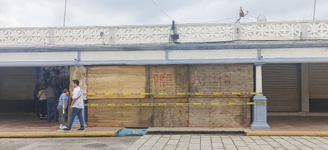 Inicia demolición de locales del mercado de artesanías en Veracruz