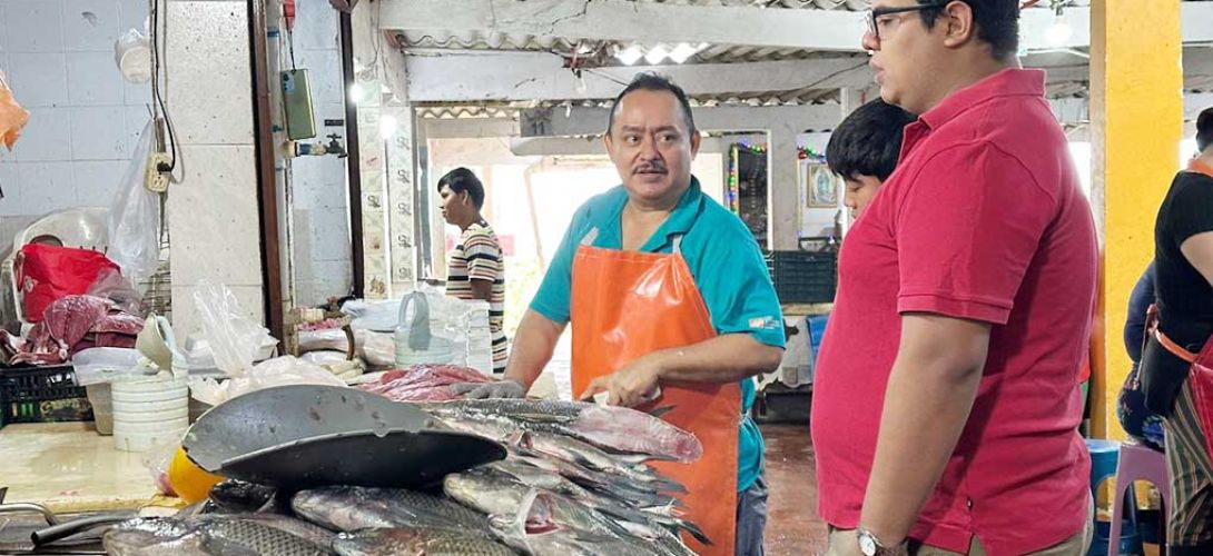 Comerciantes del mercado de mariscos compiten con supermercados