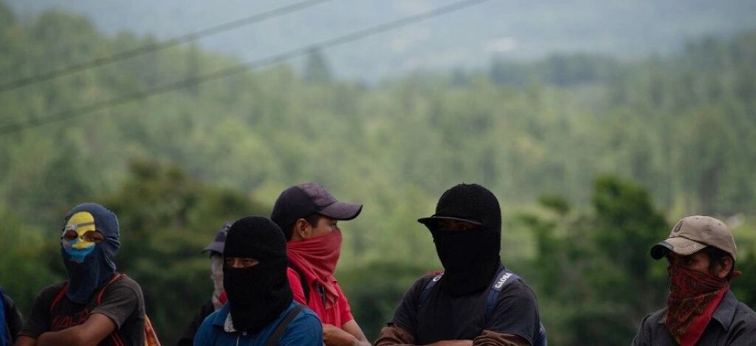 Maestros bloquean carretera de Chiapas por asesinato de sacerdote