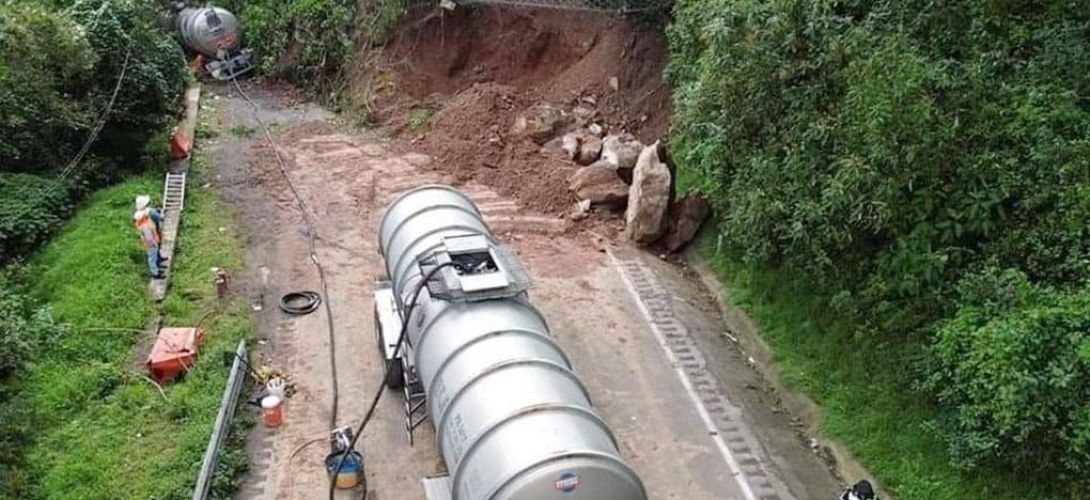 Retrasos y quejas por cierre de autopista Orizaba-Puebla