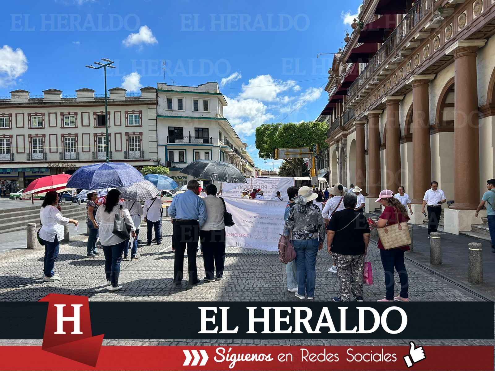 Jubilados colapsan centro de Xalapa