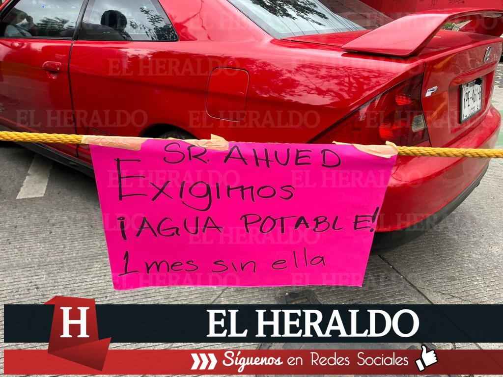 Colonos bloquean avenida Ruiz Cortines por falta