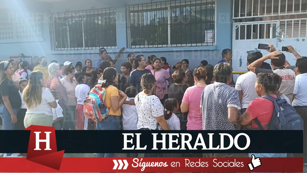 Padres de la Benito Juárez no quieren prestar la escuela 2