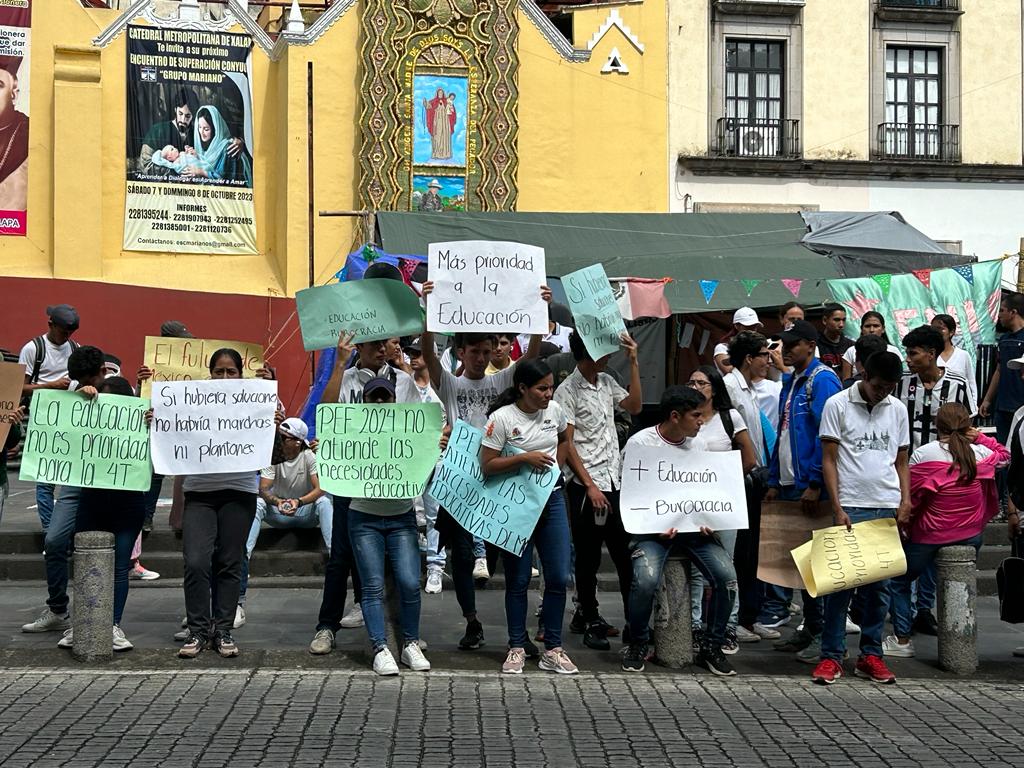 Estudiantes antorchistas cierran centro de Xalapa 2