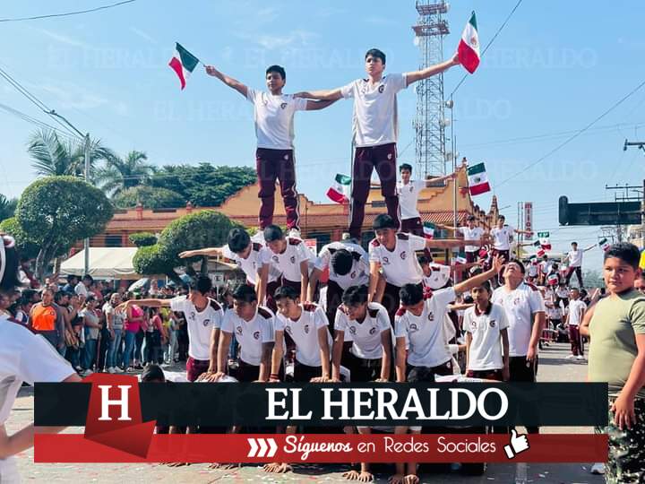 Encabeza Rodrigo Calderón desfile Revolución Mexicana 2