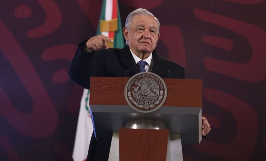 AMLO llama