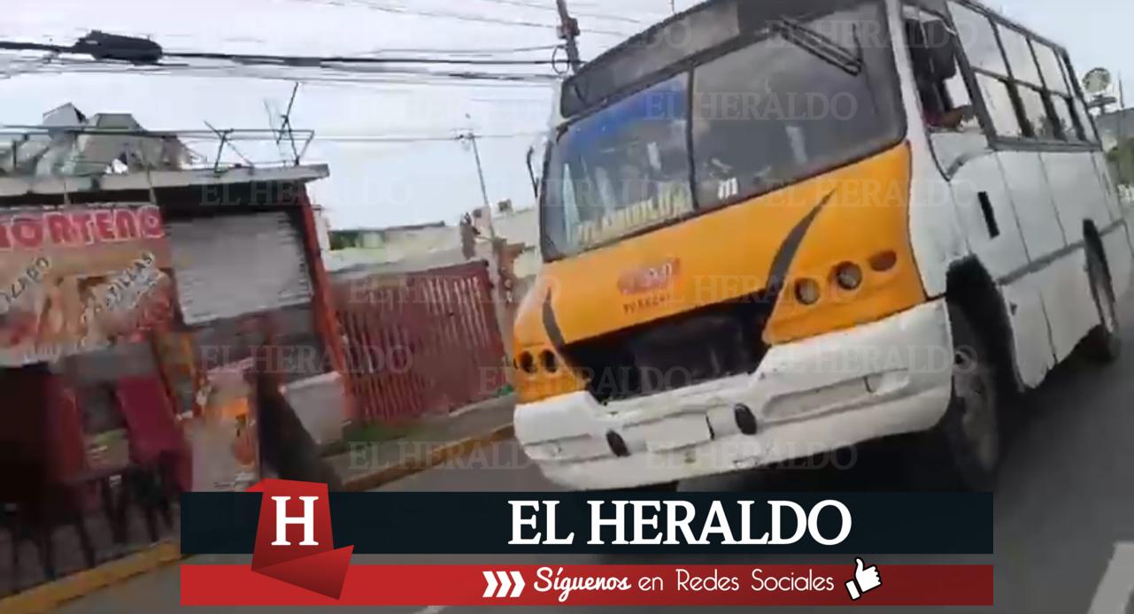 Urbanero de Coatzacoalcos es denunciado por agredir con un palo a una pareja en su auto en movimiento 2