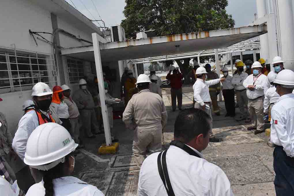 El Heraldo De Veracruz - Pemex Realiza Simulacro