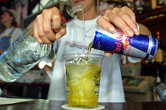 Alertan por mezclas peligrosas en bebidas 11b